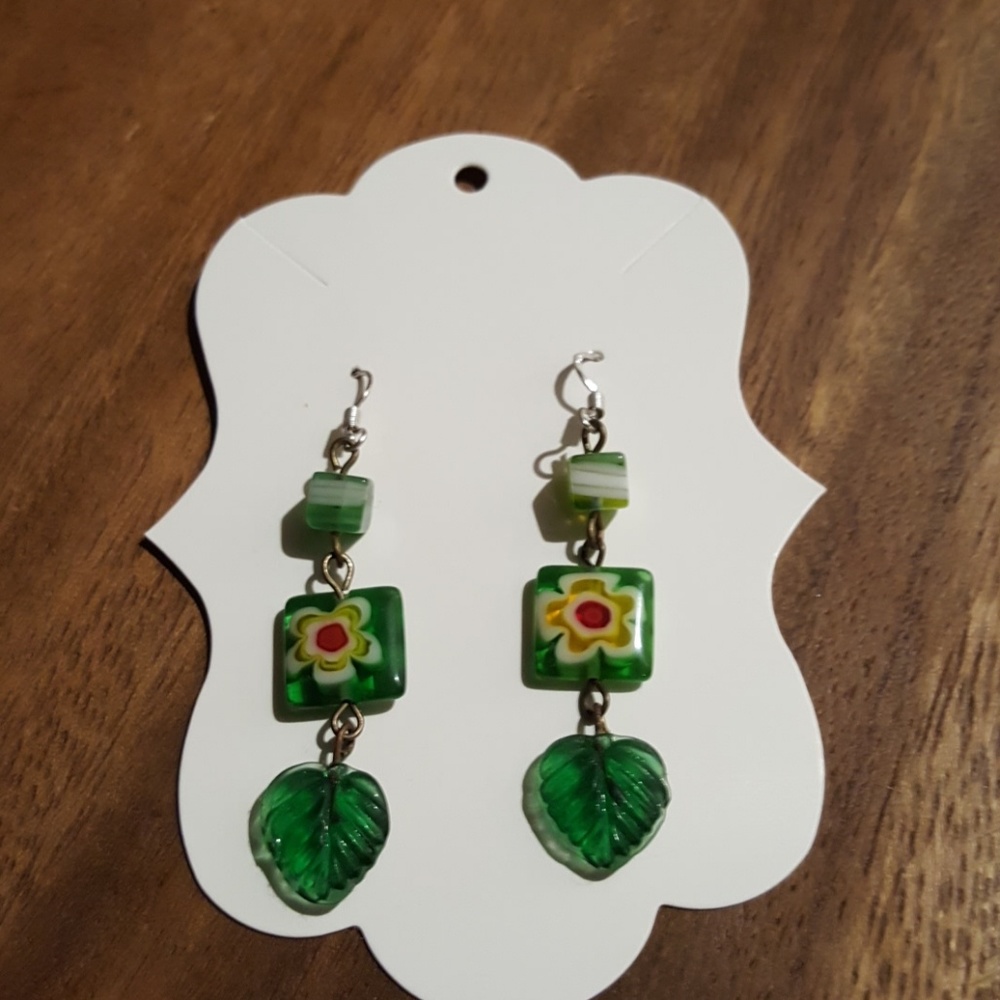 🌾Lampwork glass flower & leaf design 🌾earrings